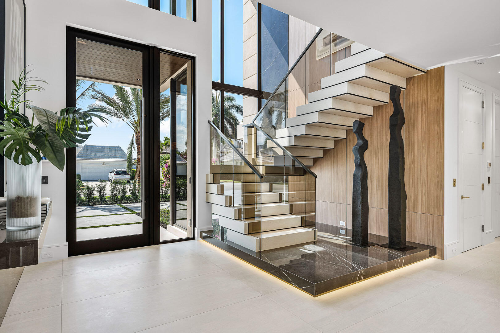 ROYAL PALM YACHT & COUNTRY CLUB - Residential