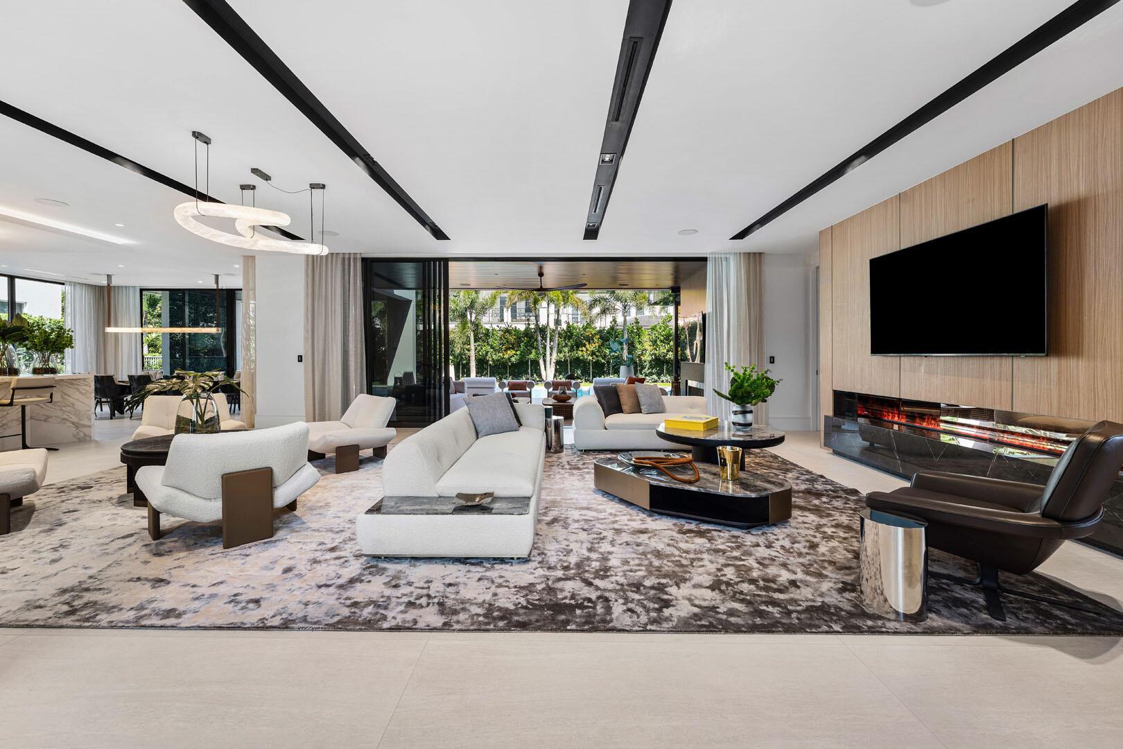 ROYAL PALM YACHT & COUNTR - Residential