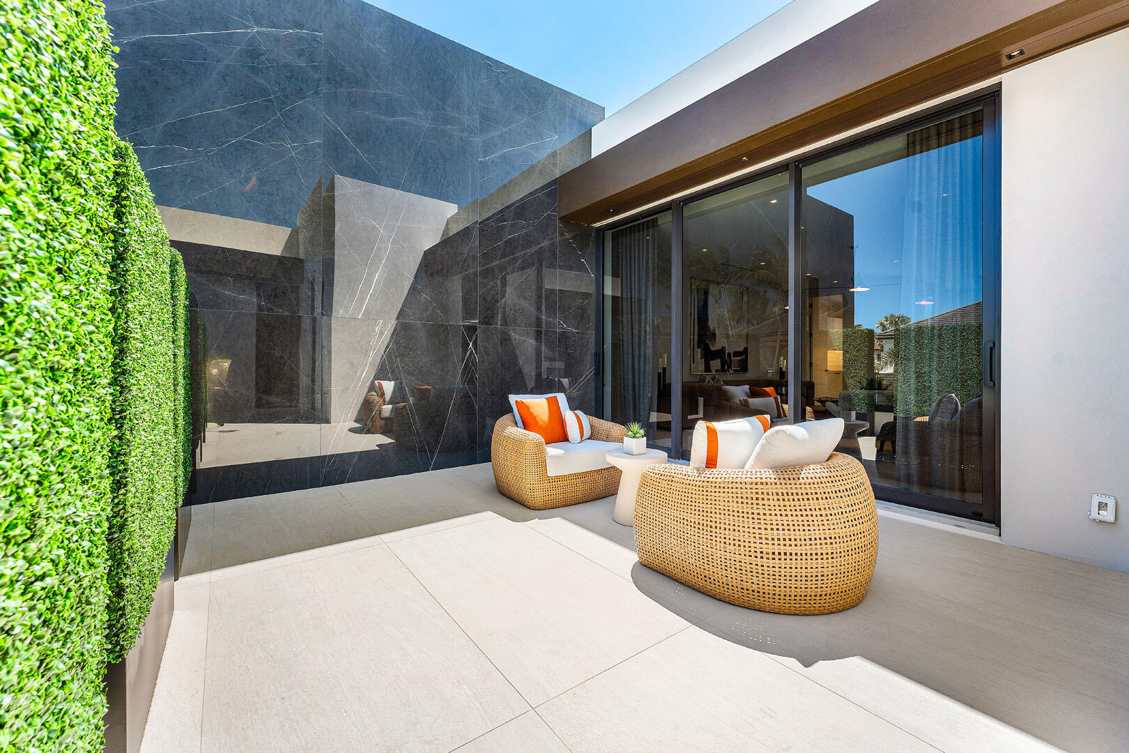 ROYAL PALM YACHT & COUNTRY CLUB - Residential