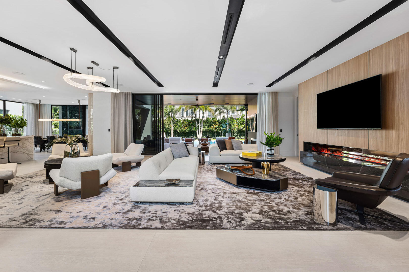 ROYAL PALM YACHT & COUNTRY CLUB - Residential