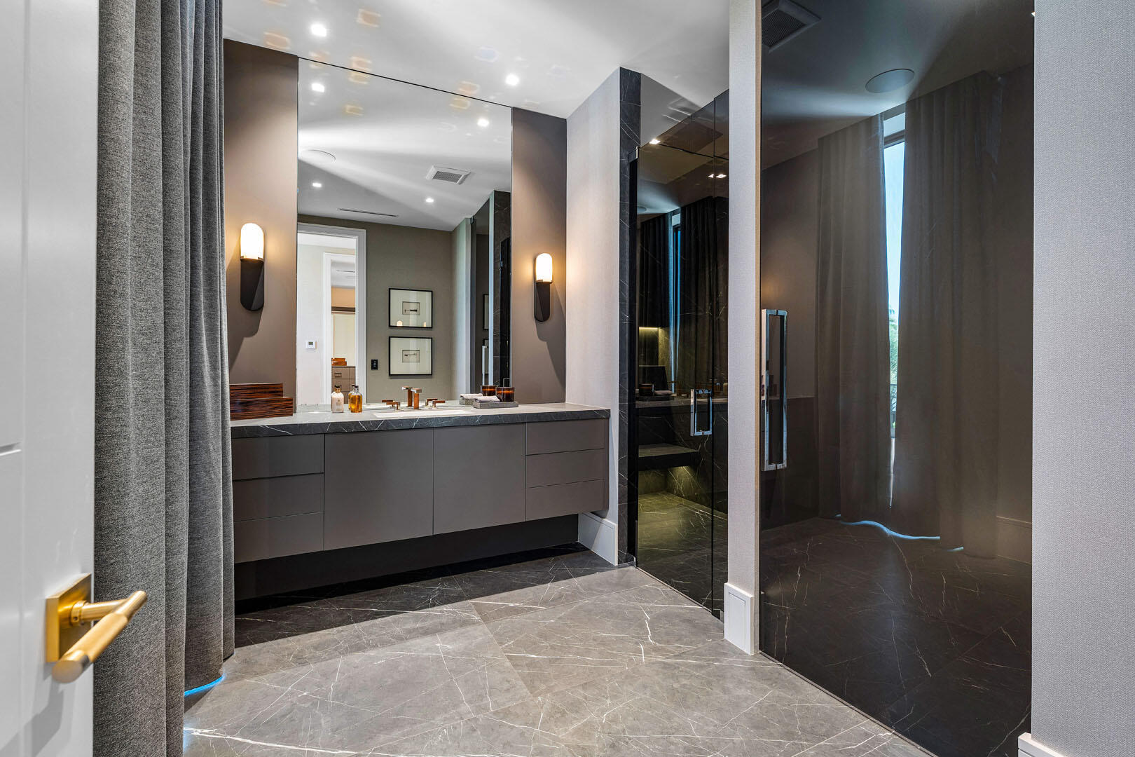 ROYAL PALM YACHT & COUNTRY CLUB - Residential