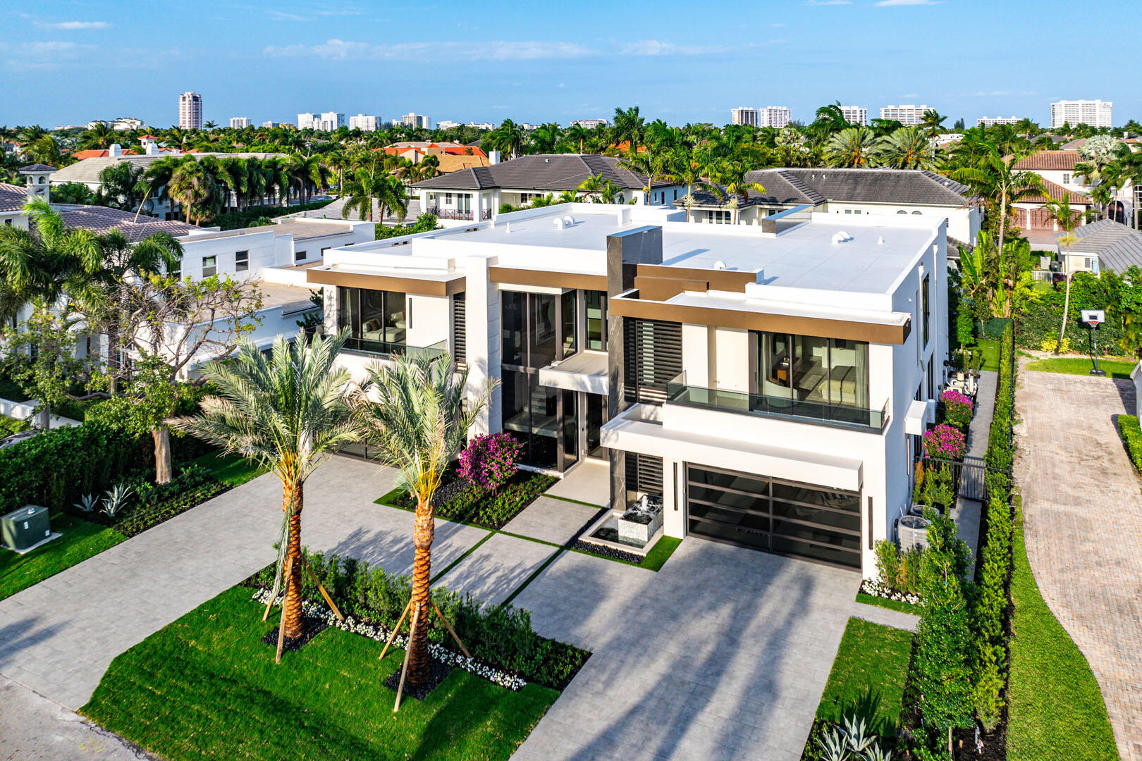 ROYAL PALM YACHT & COUNTRY CLUB - Residential