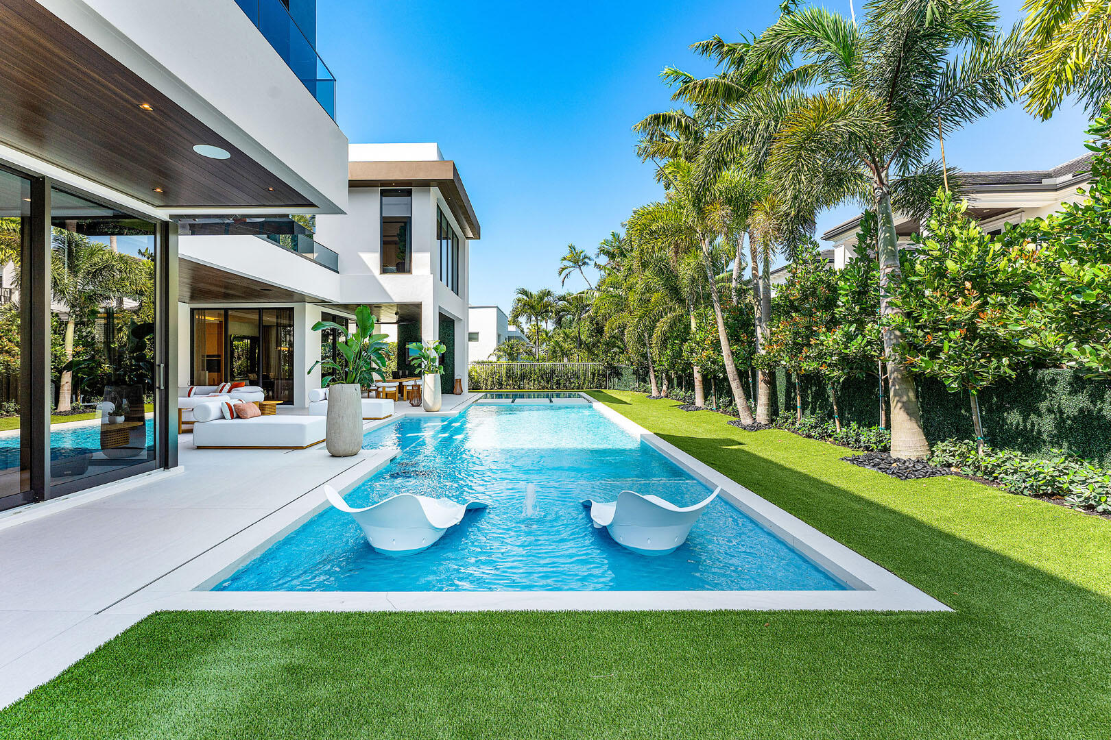 ROYAL PALM YACHT & COUNTRY CLUB - Residential