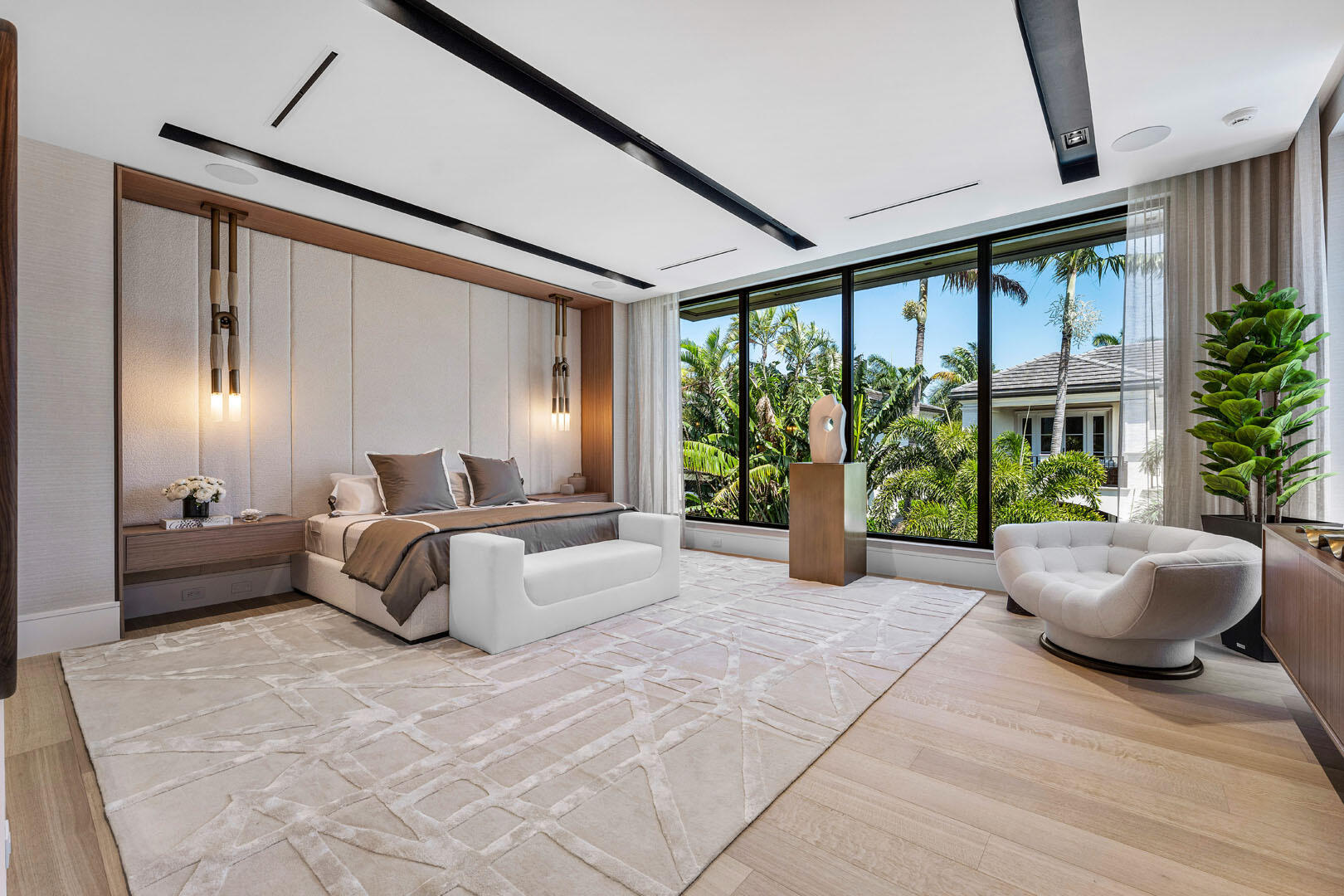 ROYAL PALM YACHT & COUNTRY CLUB - Residential