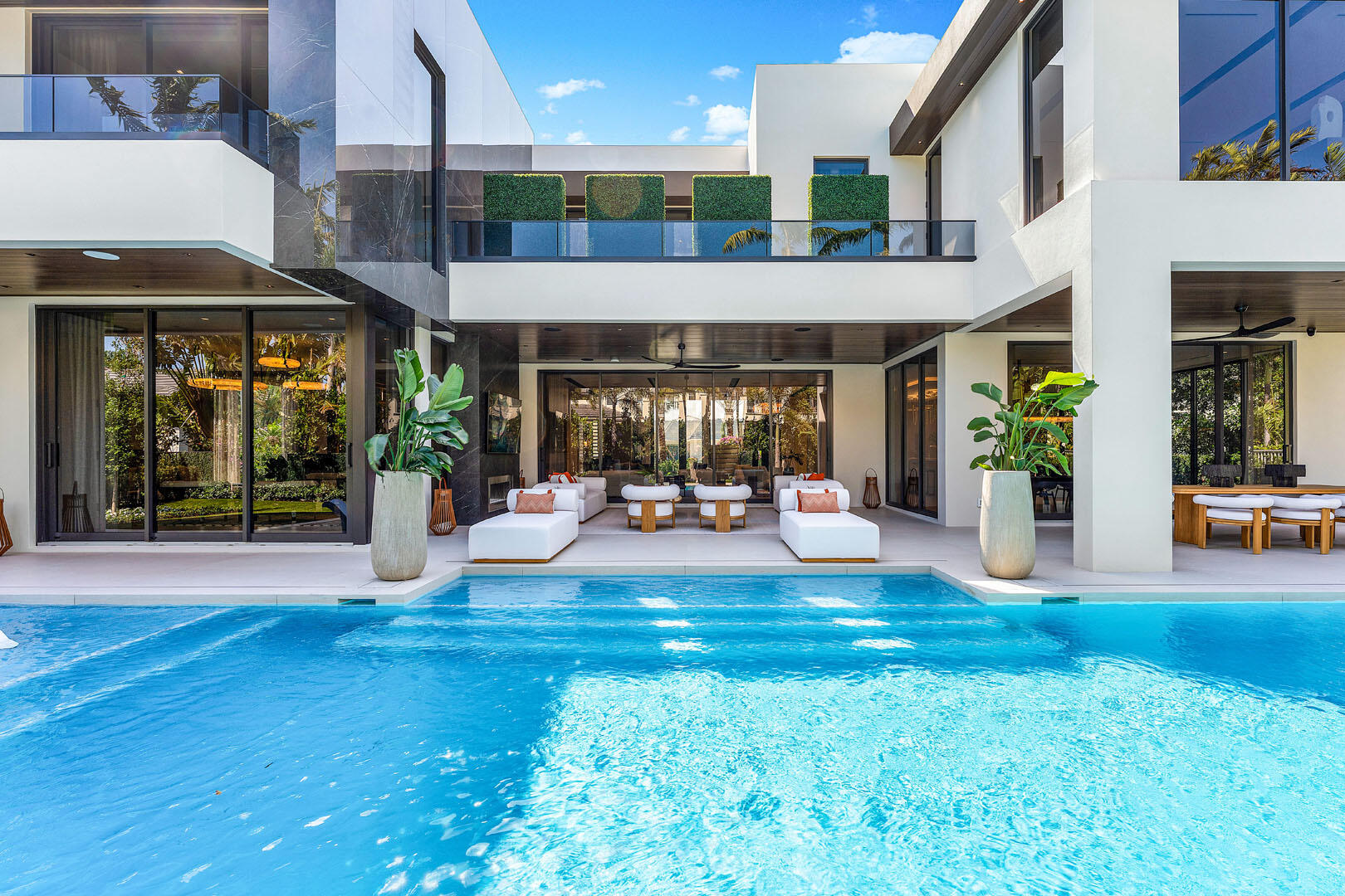 ROYAL PALM YACHT & COUNTRY CLUB - Residential