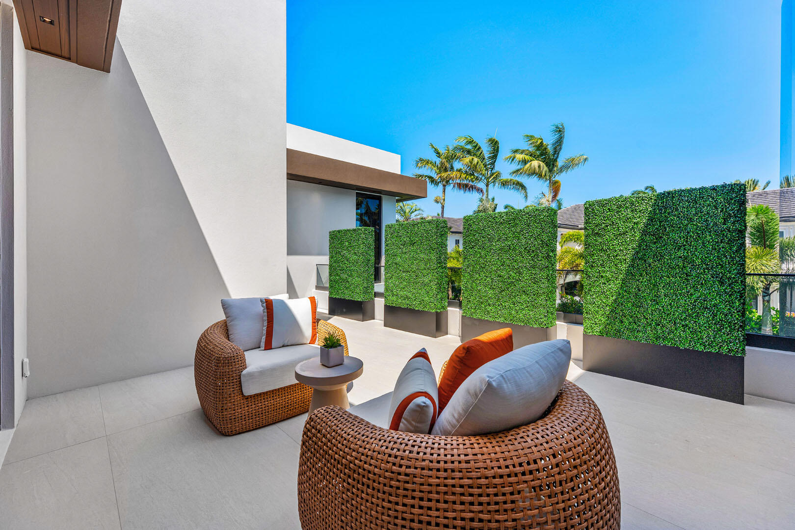 ROYAL PALM YACHT & COUNTRY CLUB - Residential