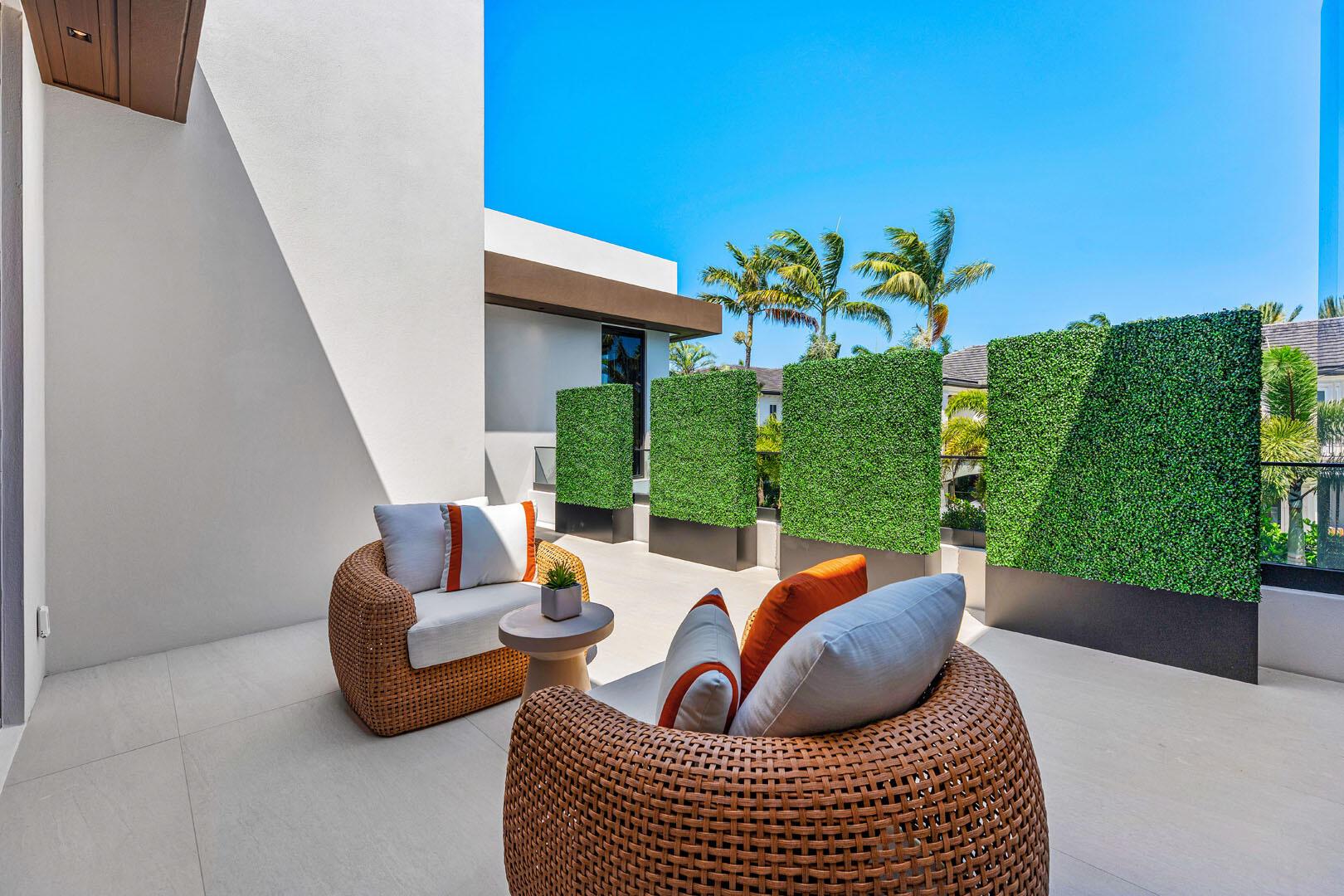 ROYAL PALM YACHT & COUNTR - Residential