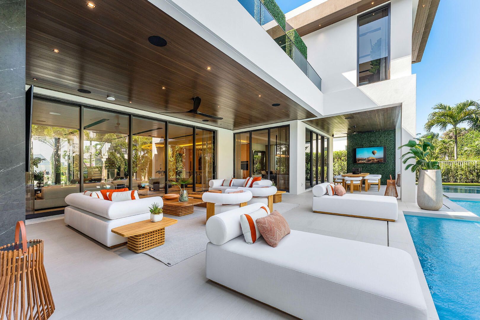 ROYAL PALM YACHT & COUNTRY CLUB - Residential