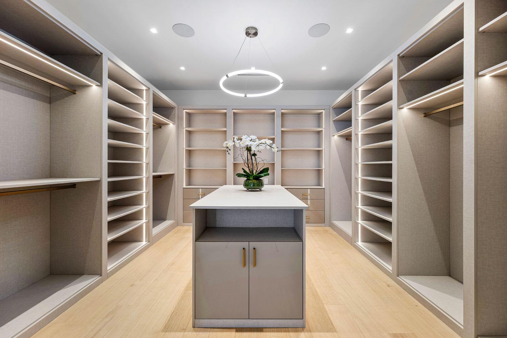 ROYAL PALM YACHT & COUNTR - Residential