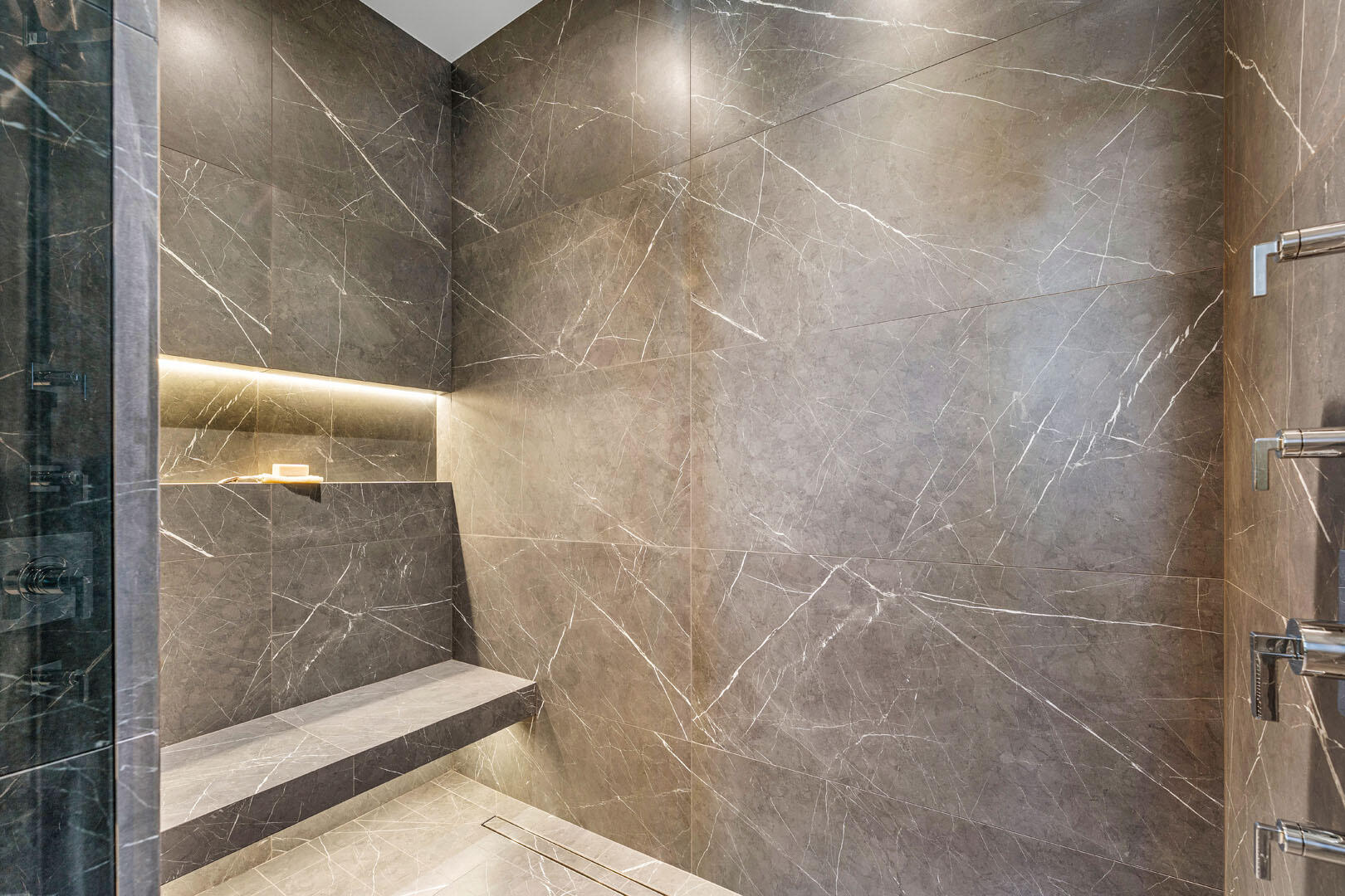 ROYAL PALM YACHT & COUNTRY CLUB - Residential