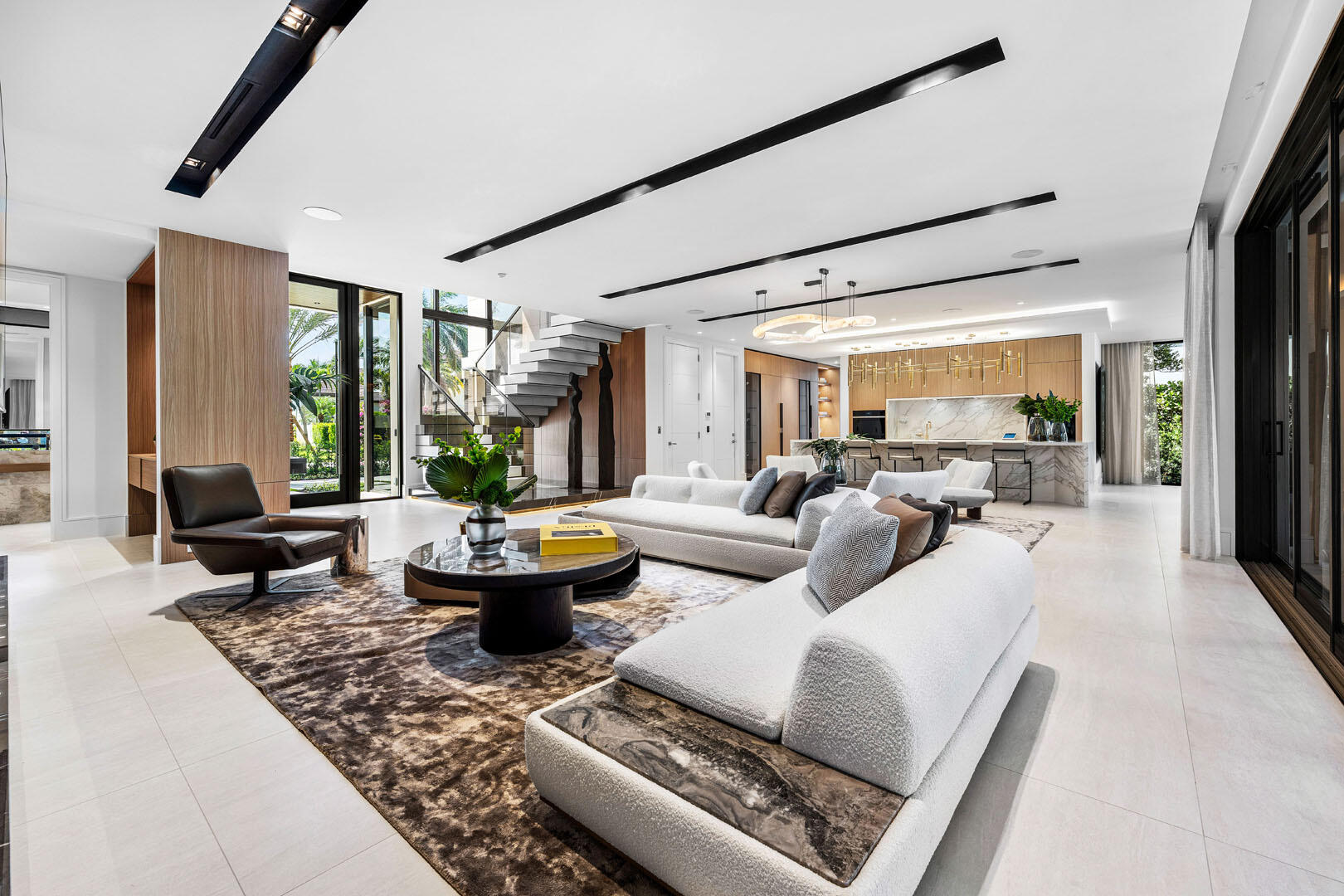 ROYAL PALM YACHT & COUNTRY CLUB - Residential