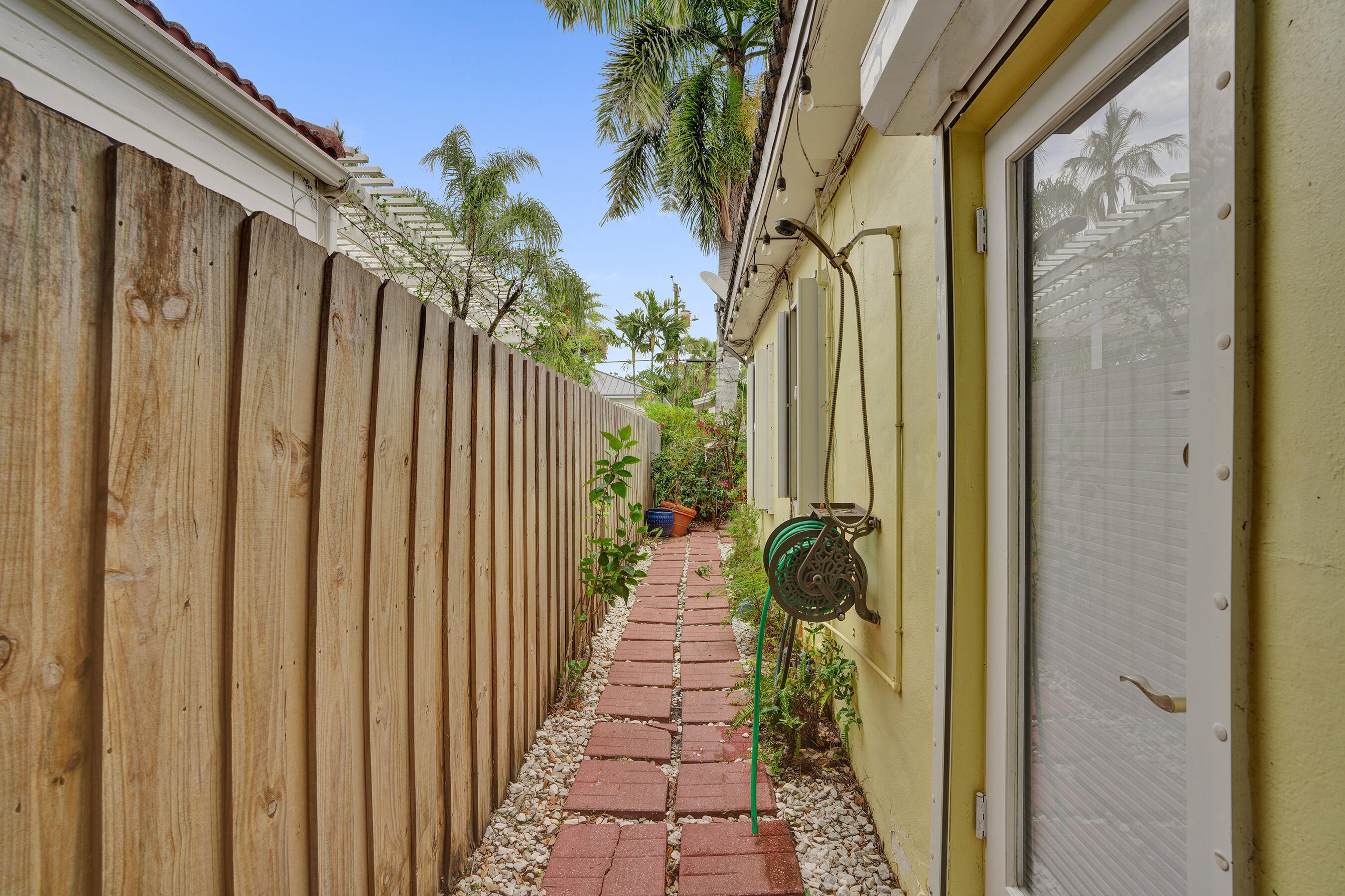 Halls Add 1-134 D - Residential