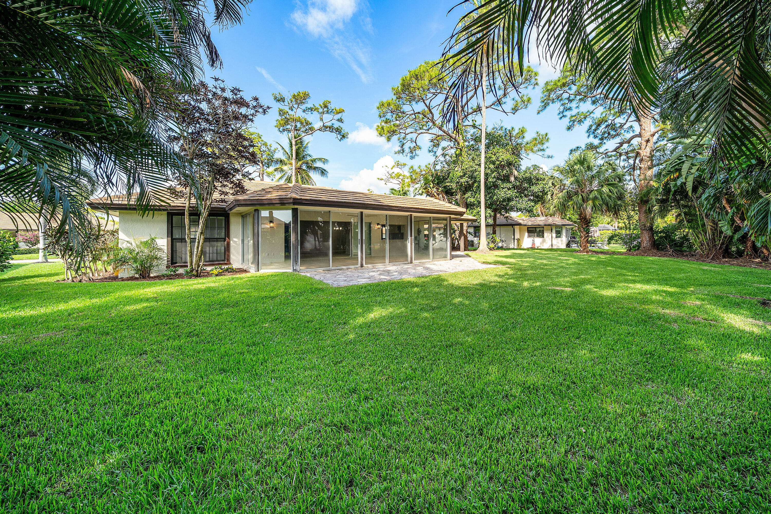 PINE VILLAS 10 - Residential