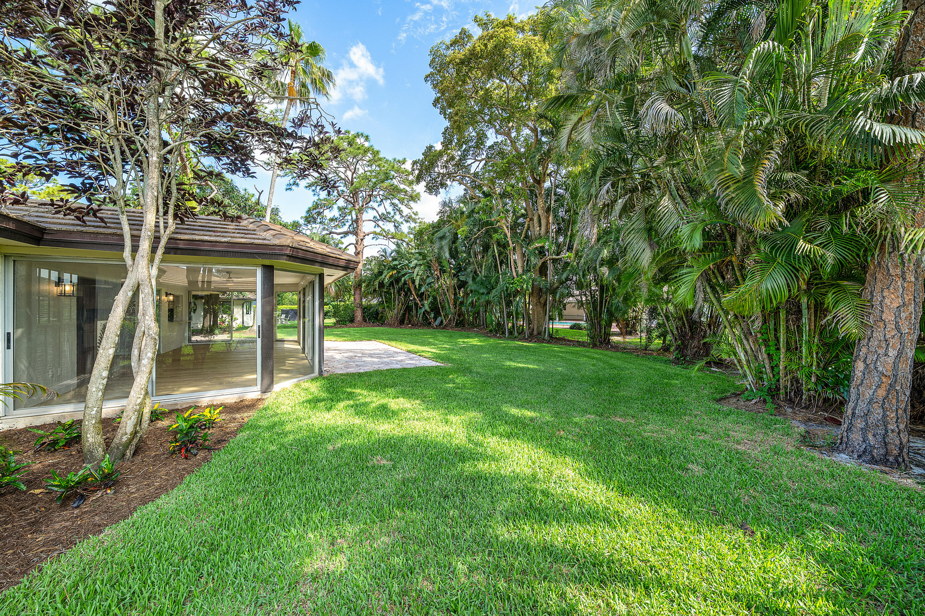 PINE VILLAS 10 - Residential