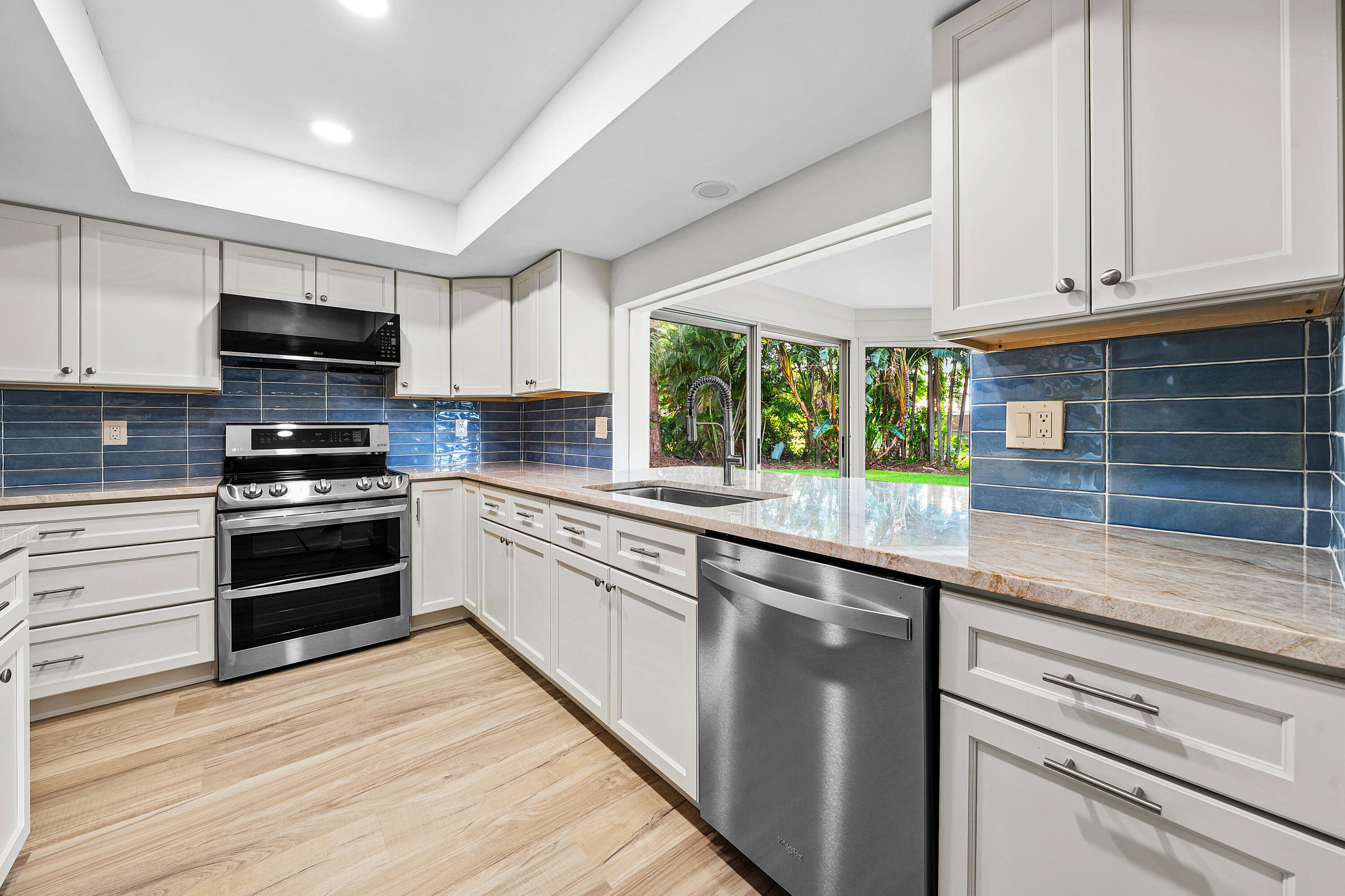 PINE VILLAS 10 - Residential