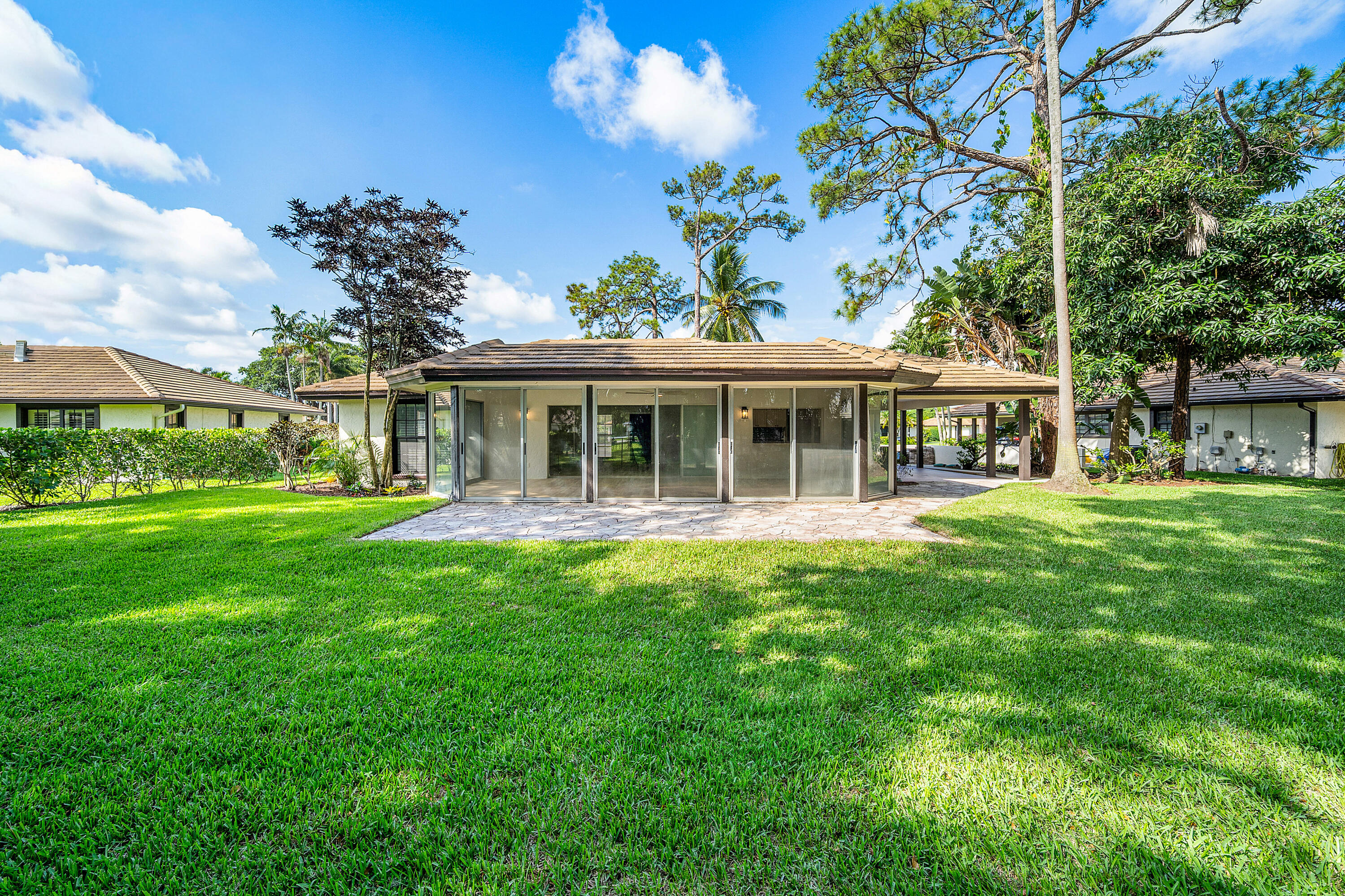 PINE VILLAS 10 - Residential