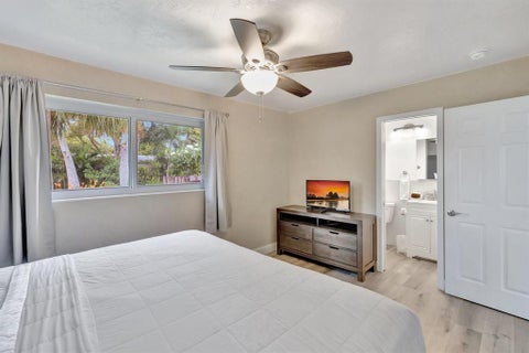 Tiny photo for 925 NE 25th Avenue, Pompano Beach, FL 33062 (MLS # B26047891)