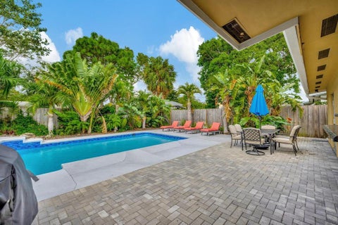 Tiny photo for 925 NE 25th Avenue, Pompano Beach, FL 33062 (MLS # B26047891)
