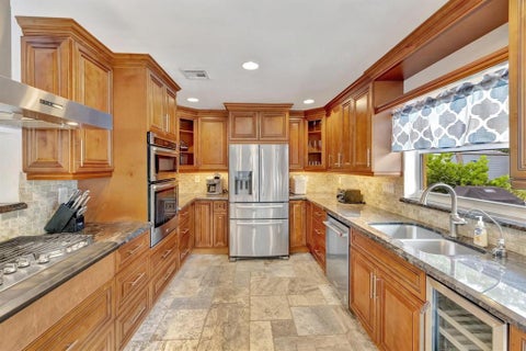Tiny photo for 925 NE 25th Avenue, Pompano Beach, FL 33062 (MLS # B26047891)