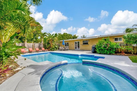 Tiny photo for 925 NE 25th Avenue, Pompano Beach, FL 33062 (MLS # B26047891)