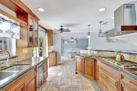 Tiny photo for 925 NE 25th Avenue, Pompano Beach, FL 33062 (MLS # B26047891)