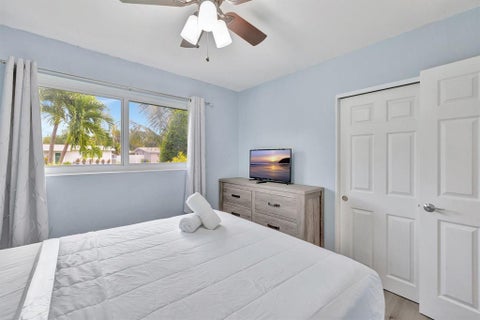 Tiny photo for 925 NE 25th Avenue, Pompano Beach, FL 33062 (MLS # B26047891)