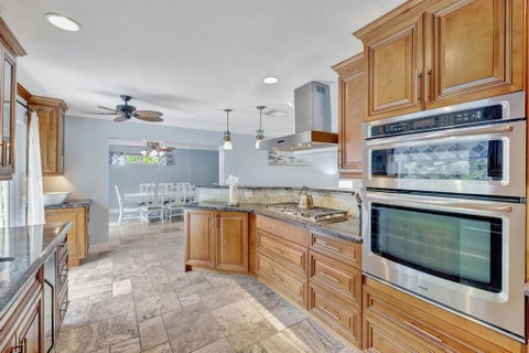 Tiny photo for 925 NE 25th Avenue, Pompano Beach, FL 33062 (MLS # B26047891)