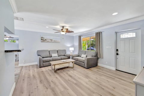 Tiny photo for 925 NE 25th Avenue, Pompano Beach, FL 33062 (MLS # B26047891)