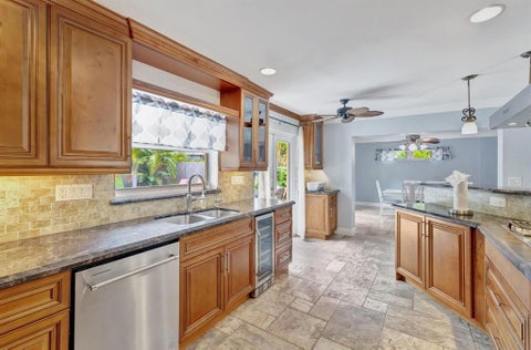 Tiny photo for 925 NE 25th Avenue, Pompano Beach, FL 33062 (MLS # B26047891)
