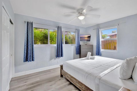 Tiny photo for 925 NE 25th Avenue, Pompano Beach, FL 33062 (MLS # B26047891)