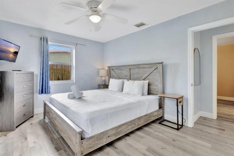 Tiny photo for 925 NE 25th Avenue, Pompano Beach, FL 33062 (MLS # B26047891)