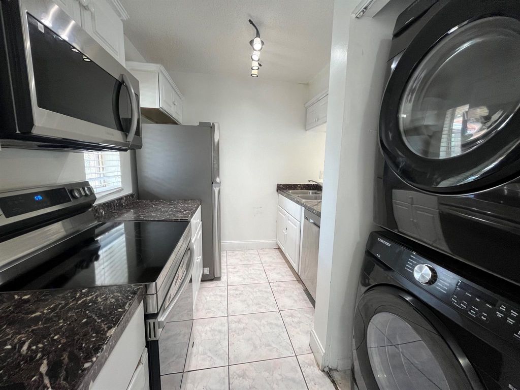 Photo of 9962 Twin Lakes Drive #7-P, Coral Springs, FL 33071 (MLS # R11012942)