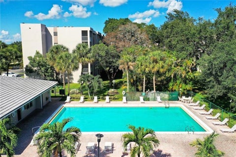 Tiny photo for 1075 Riverside Drive #303, Coral Springs, FL 33071 (MLS # B26060308)