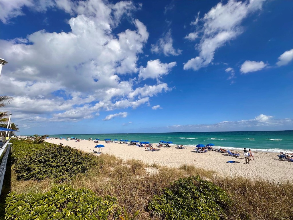 LA MER ESTATES WEST CONDO - Residential