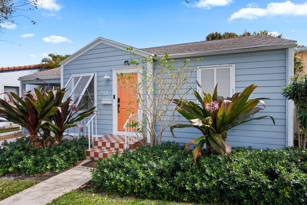 Photo of 918 N Palmway, Lake Worth Beach, FL 33460 (MLS # B26010469)