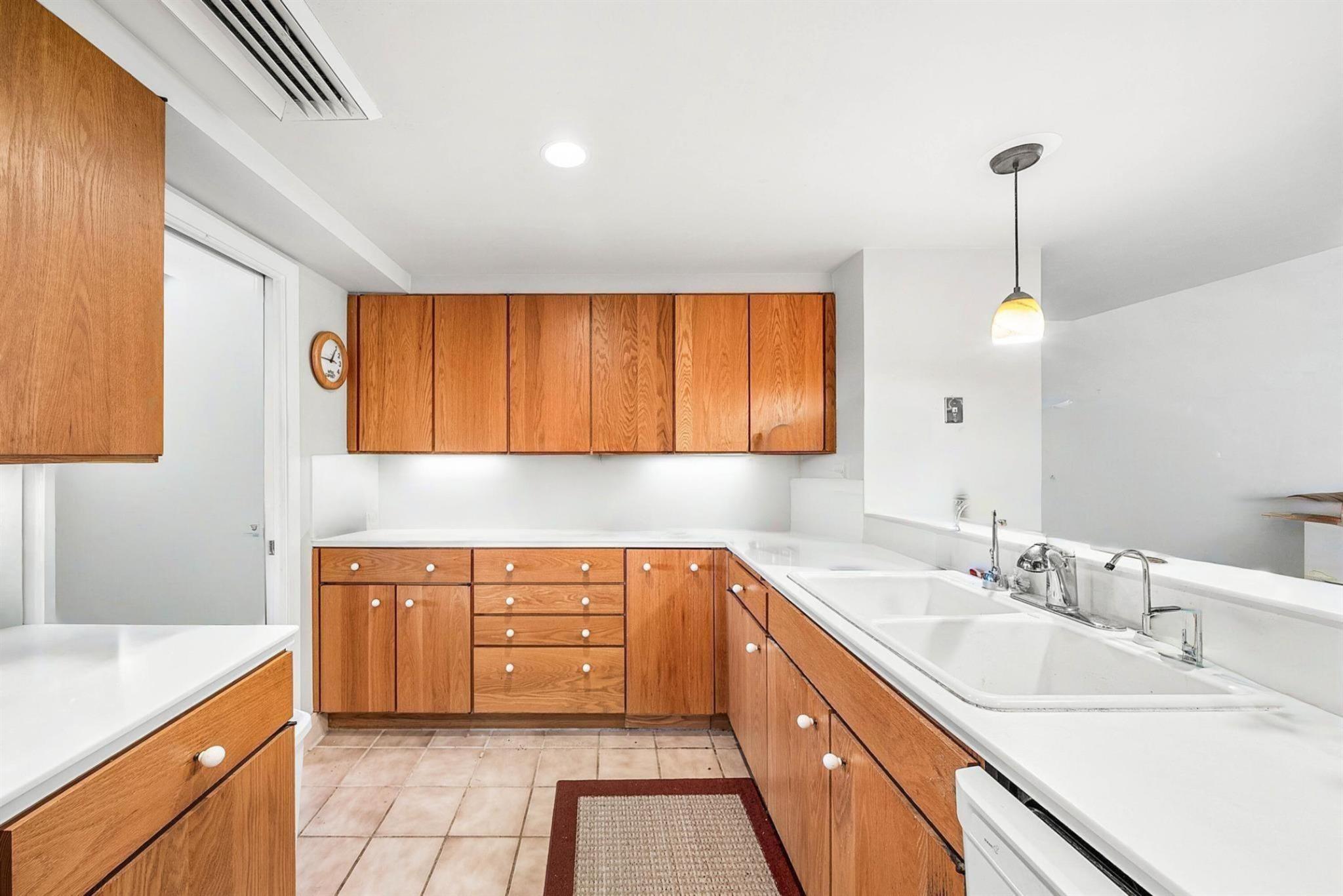 Harbor Village  Condo - O - Residential