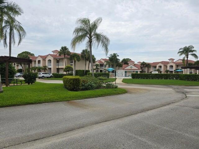 GOLF VILLAS II CONDOMINIU - Residential Lease