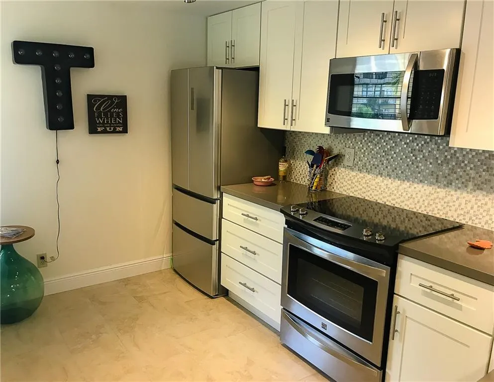 11 S Royal Palm Way Unit 204