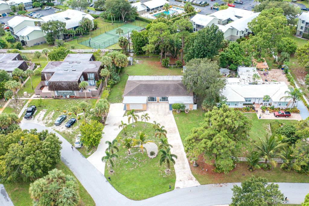 Photo of 830 NW 10th Terrace, Stuart, FL 34994 (MLS # R10962499)