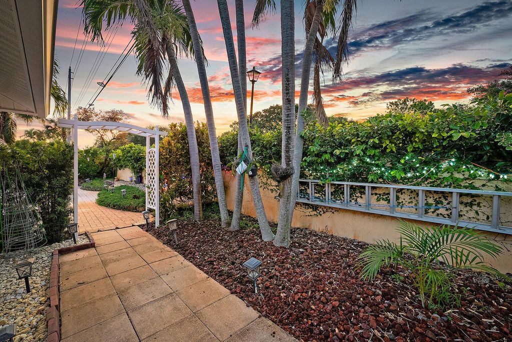 Photo of 1115 Rainwood Circle W, Palm Beach Gardens, FL 33410 (MLS # R10897198)