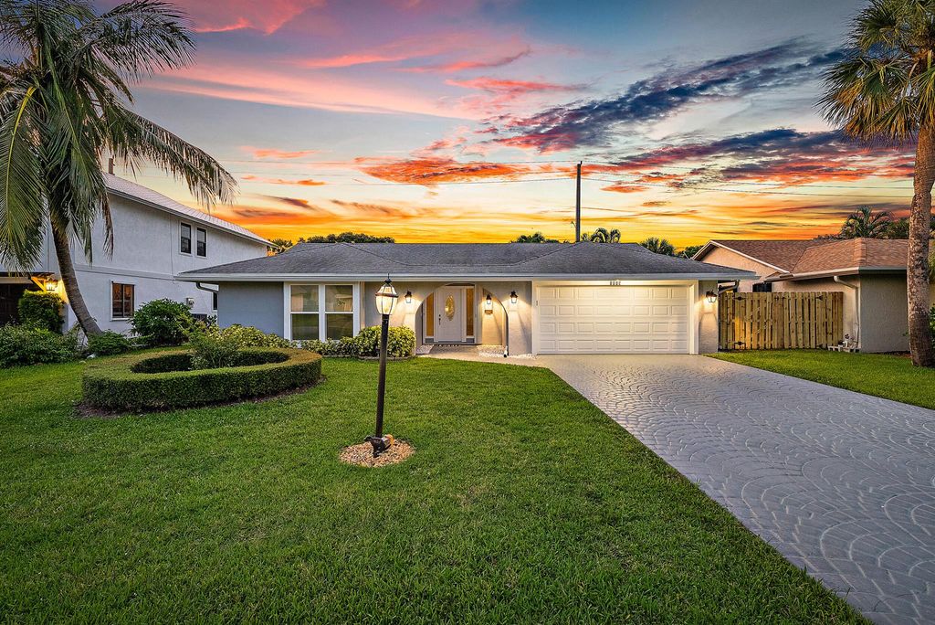 Photo of 1115 Rainwood Circle W, Palm Beach Gardens, FL 33410 (MLS # R10897198)