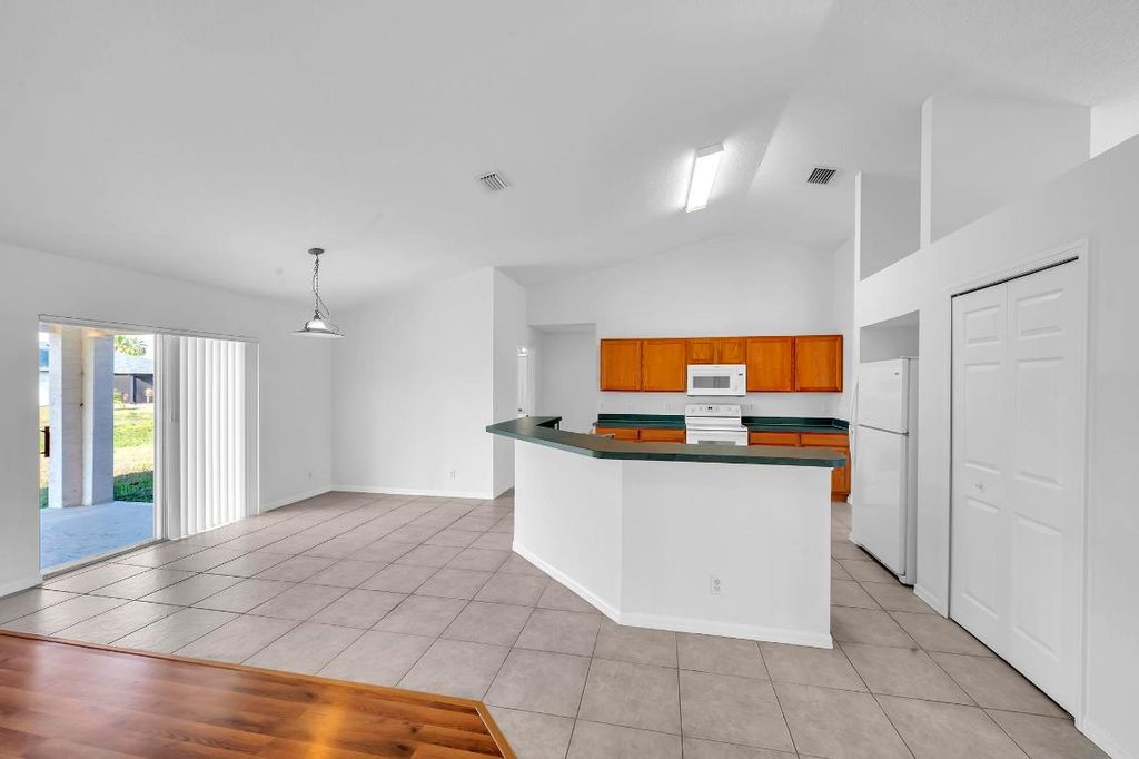 Photo of 446 SW South Quick Cir, Port Saint Lucie, FL 34953 (MLS # R10956037)
