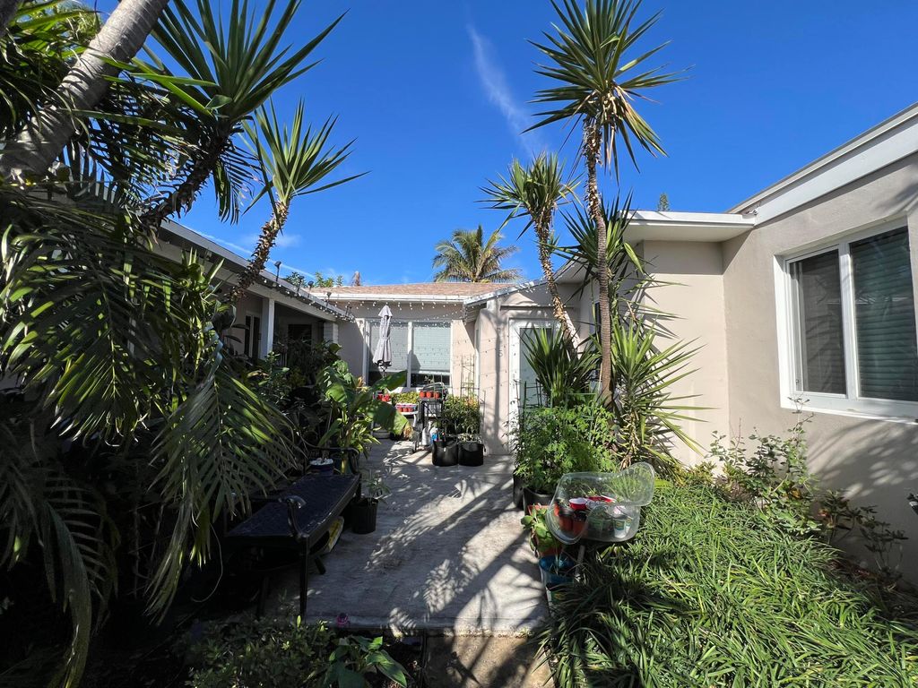 Photo of 113 Edwards Lane #5a, Palm Beach Shores, FL 33404 (MLS # R11049036)