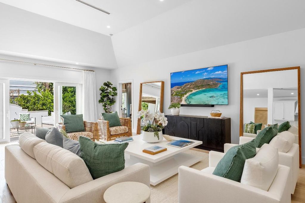 Photo of 255 Ridgeview Drive, Palm Beach, FL 33480 (MLS # R10899865)