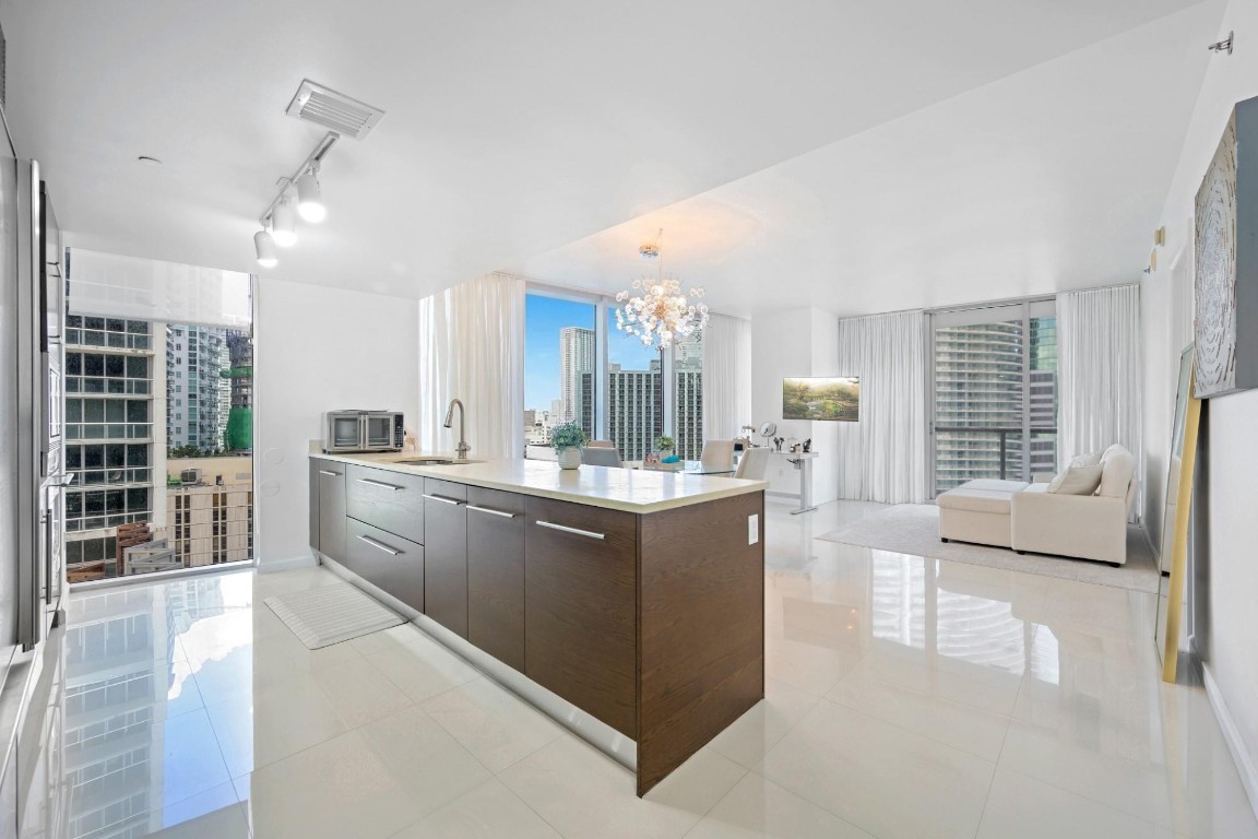 475 Brickell Avenue 1815
