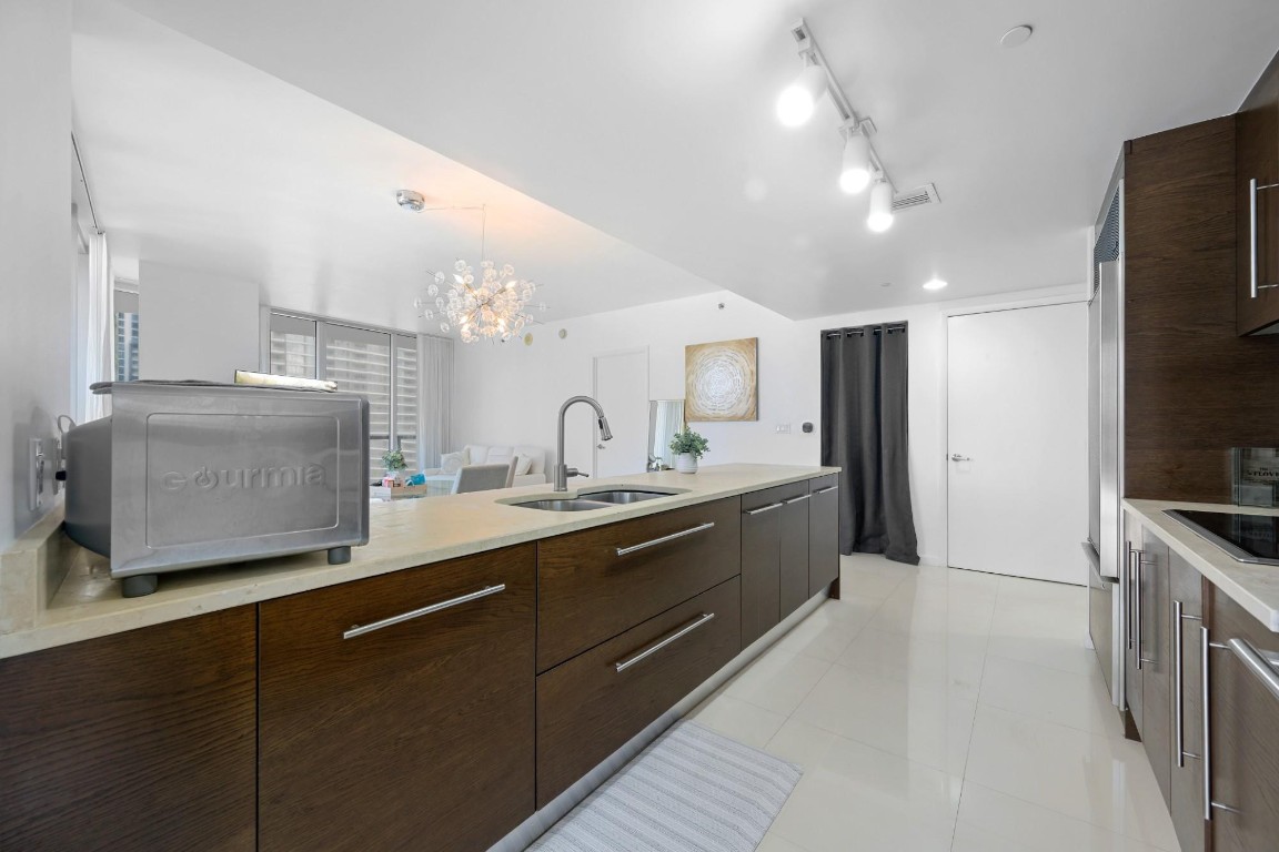 475 Brickell Avenue 1815