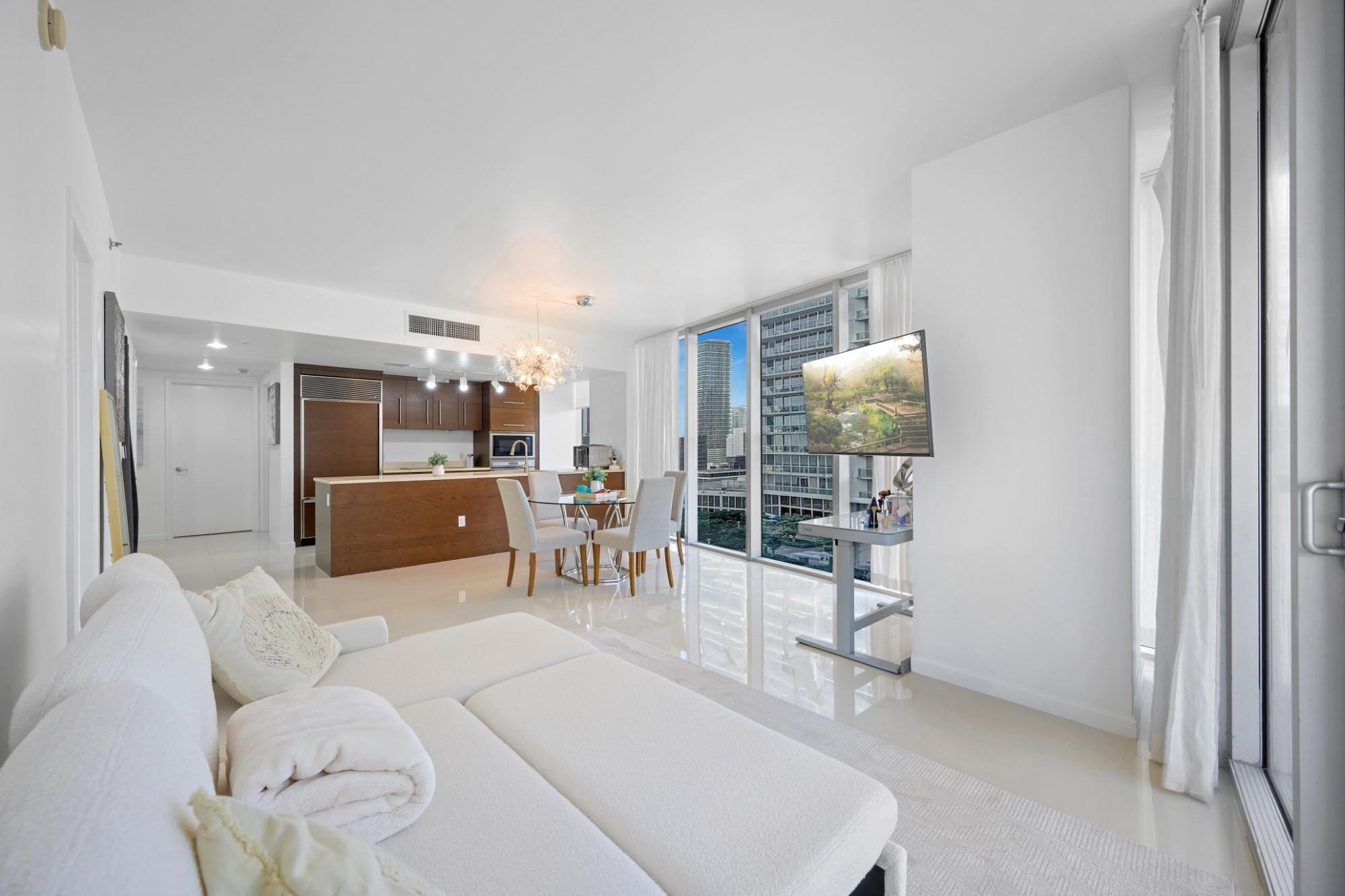475 Brickell Ave 1815