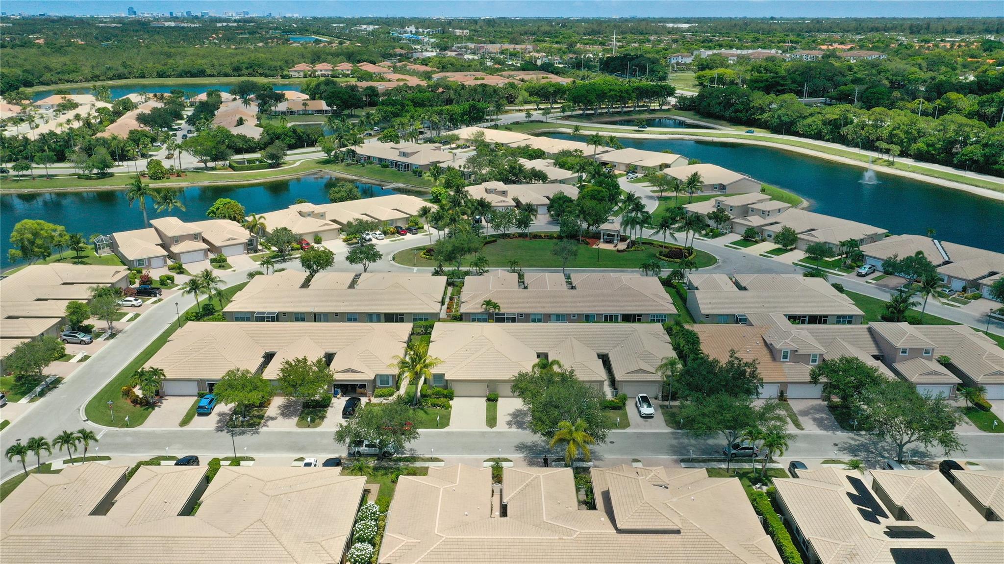 2176 Big Wood Cay, West Palm Beach, FL, 33411/$385,000 4 2176 Big Wood Cay