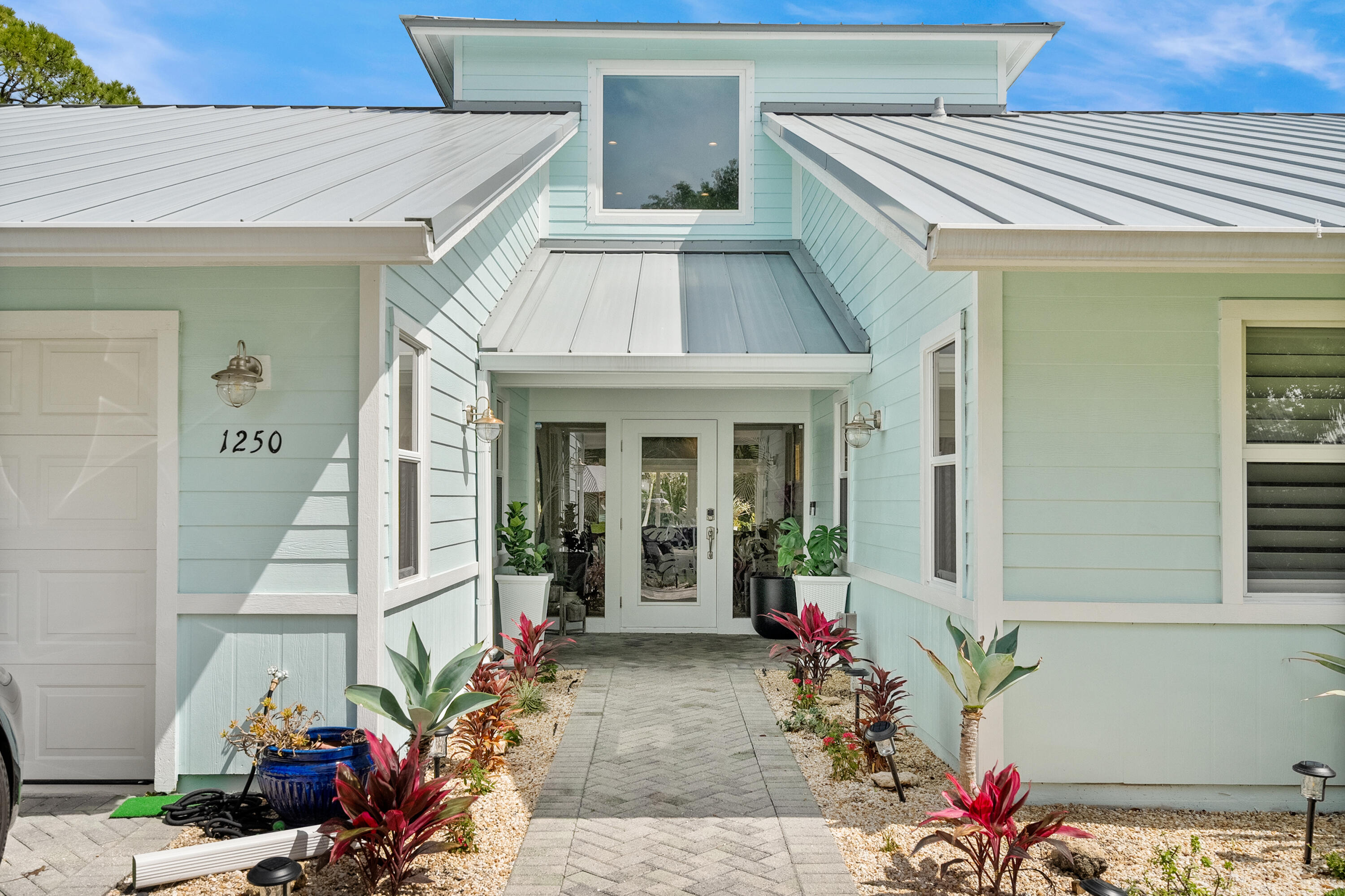 1250 SW Carl Metz Lane