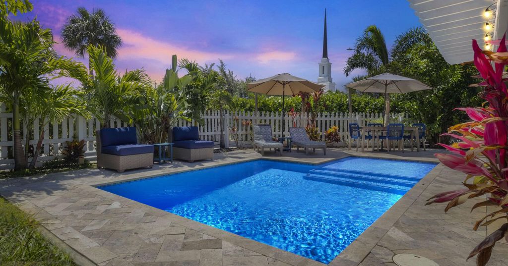 Photo of 1001 N Lakeside Drive, Lake Worth Beach, FL 33460 (MLS # R11091021)